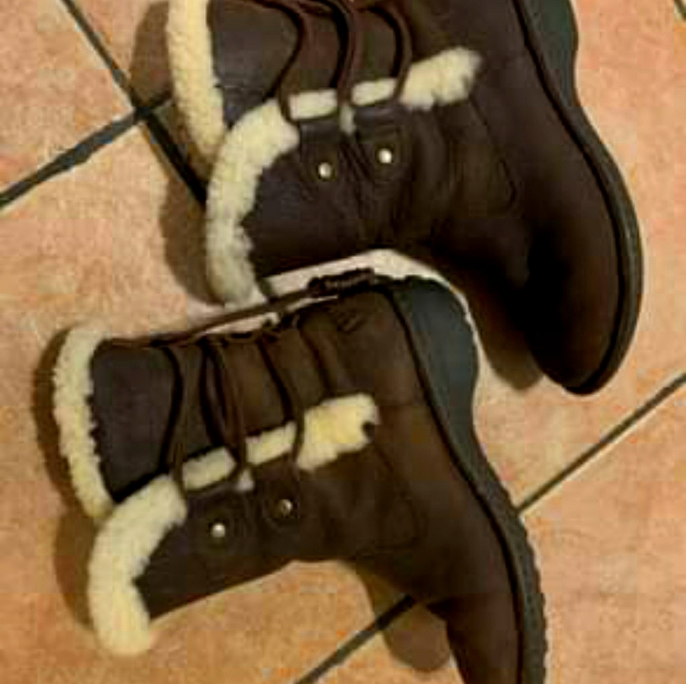 Womens Uggs size 6 in great condition